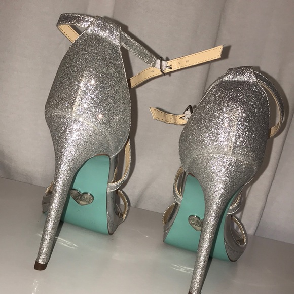 Sparkly silver heels - Picture 3 of 3